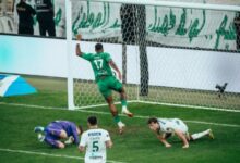 صورة الأهلي يسحق الاتفاق برباعية ويواصل مطاردة الهلال