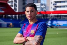 صورة برشلونة يضم المدافع الهولندي جيوينسلي أونستين رسميًا