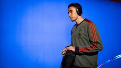 صورة بعد غياب 207 أيام… موسيالا يعود أساسيًا مع بايرن في ليلة دوري الأبطال