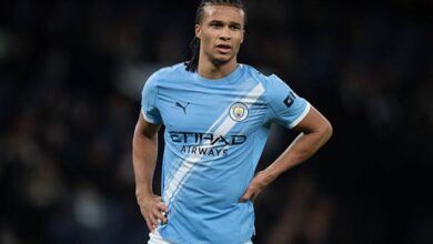 صورة جوارديولا يحسم موقفه بشأن رحيل ناثان أكي