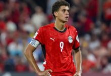 صورة حمزة عبد الكريم يصل إلى برشلونة لإتمام انتقاله للنادي الكتالوني