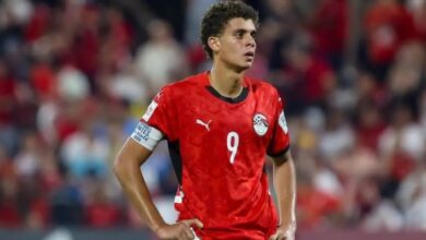 صورة حمزة عبد الكريم يصل إلى برشلونة لإتمام انتقاله للنادي الكتالوني