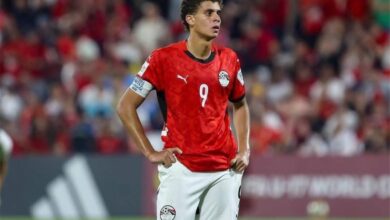 صورة حمزة عبد الكريم يمدد عقده مع الأهلي قبل الانتقال إلى برشلونة