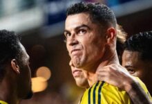 صورة كريستيانو رونالدو يوجه ضربة موجعة للهلال ويقرب “المايسترو” من النصر