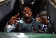 صورة ميلان يجدد عقد حارسه ماينيان حتى 2030