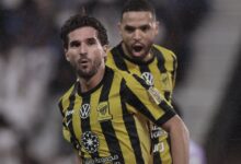 صورة الاتحاد بعشرة لاعبين ينتزع التعادل من الهلال في المملكة أرينا