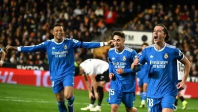 صورة ريال مدريد يضرب فالنسيا بثنائية ويواصل الضغط على برشلونة