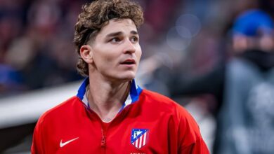 صورة سيميوني يرفض الحديث عن مستقبل ألفاربز