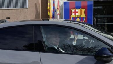 صورة لابورتا يزور المدينة الرياضية لتوديع فليك ولاعبي برشلونة